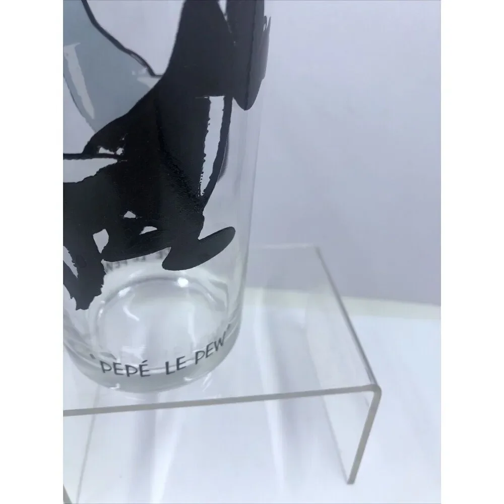 Vintage  PEPE LE PEW Pepsi Glass Collector Series Warner Bros Looney Tunes. Read